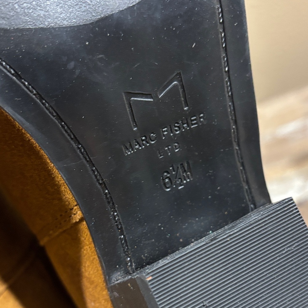 Like New! Marc Fisher Tan Suede Yarita Ankle Booties SZ 6.5 - Picture 9 of 11